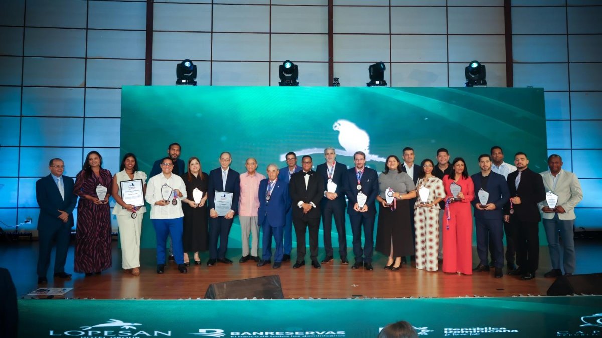 Premio Nacional de Turismo reconoce a destacadas figuras en una noche de homenaje y celebración
