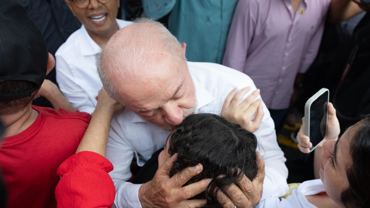lula-aventaja-576-%-a-flavio-bolsonaro-42.3-%-en-inicio-de-conteo-de-votos,-pausado-por-el-supremo