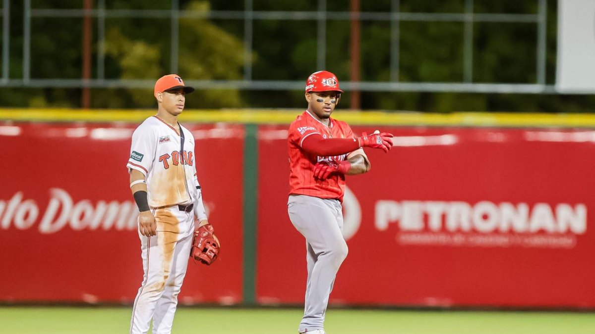los-leones-del-escogido-suenan-sus-bates-frente-a-los-toros