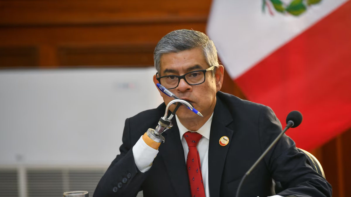 ¿por-que-el-primer-ministro-de-peru-no-tiene-manos?