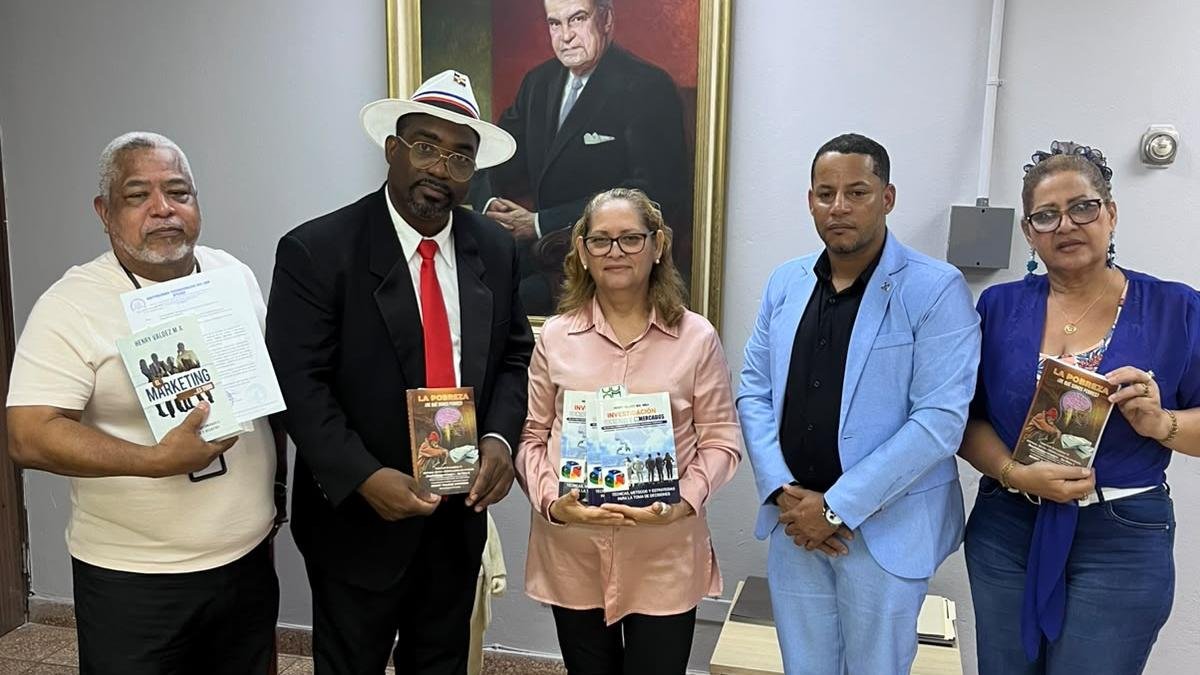 academico-dominicano-presenta-sus-obras-en-universidades-de-panama
