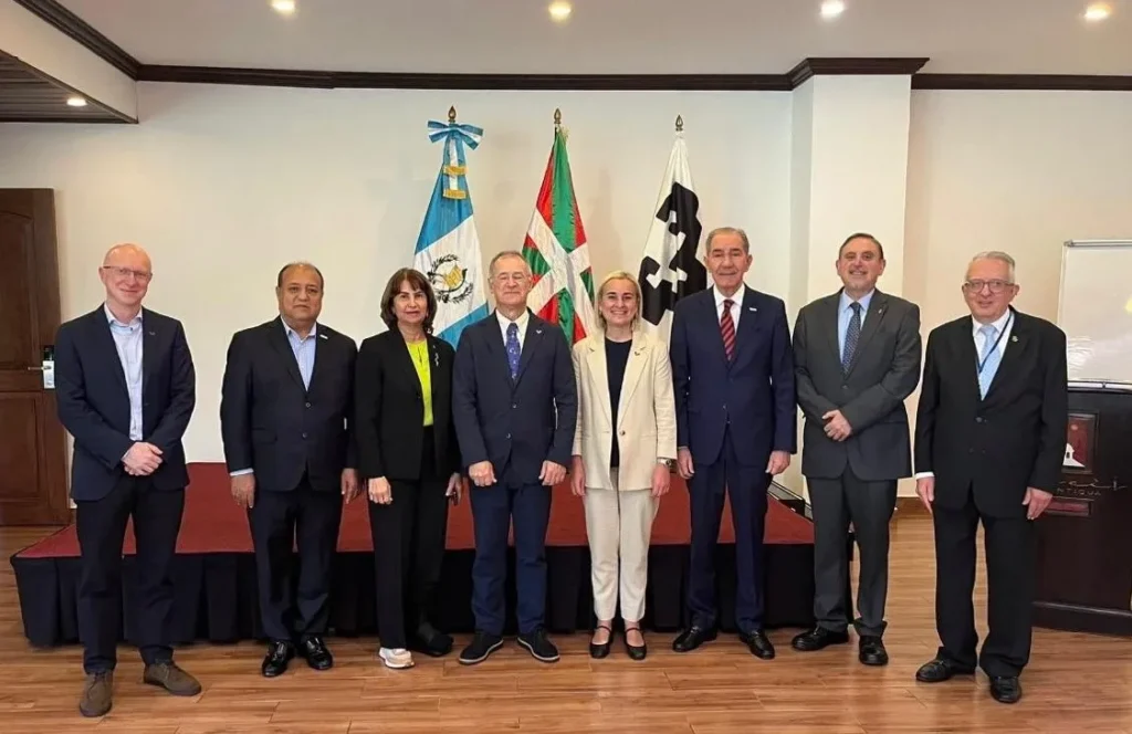 Universidad del País Vasco reconoce a Franklin García Fermín por aportes académicos