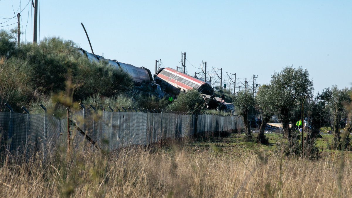 Aumenta a 64 las victimas mortales en choque de trenes en el centro de España