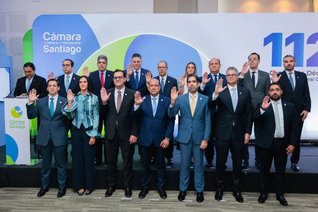 luis-campos-jorge-es-reelegido-presidente-de-la-camara-de-comercio-de-santiago-para-2026-2028