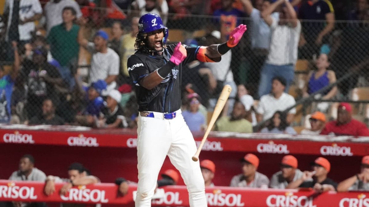 florial-y-alcantara-jonronean;-licey-vence-a-toros-en-el-quisqueya